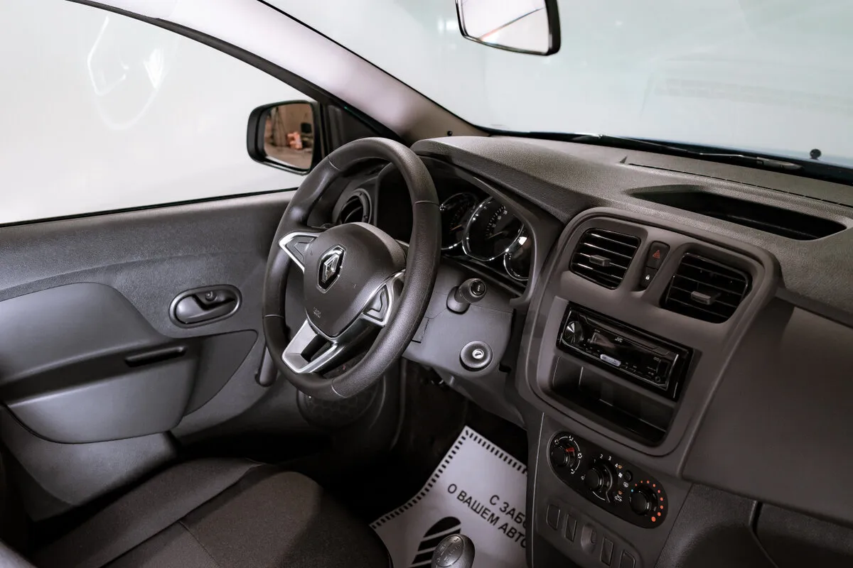Renault Logan II Рестайлинг — фото 5