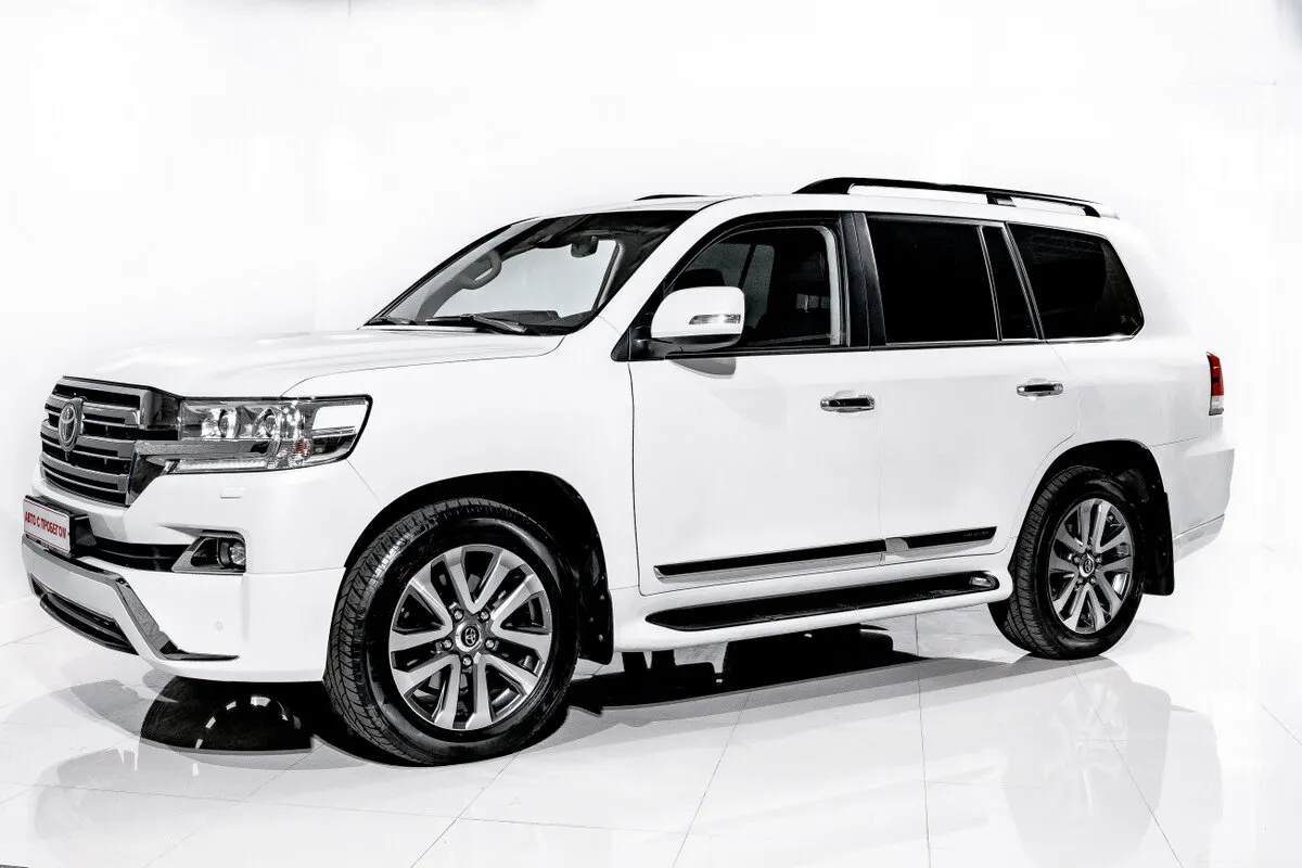 Toyota Land Cruiser 200 Series Рестайлинг 2 · Executive