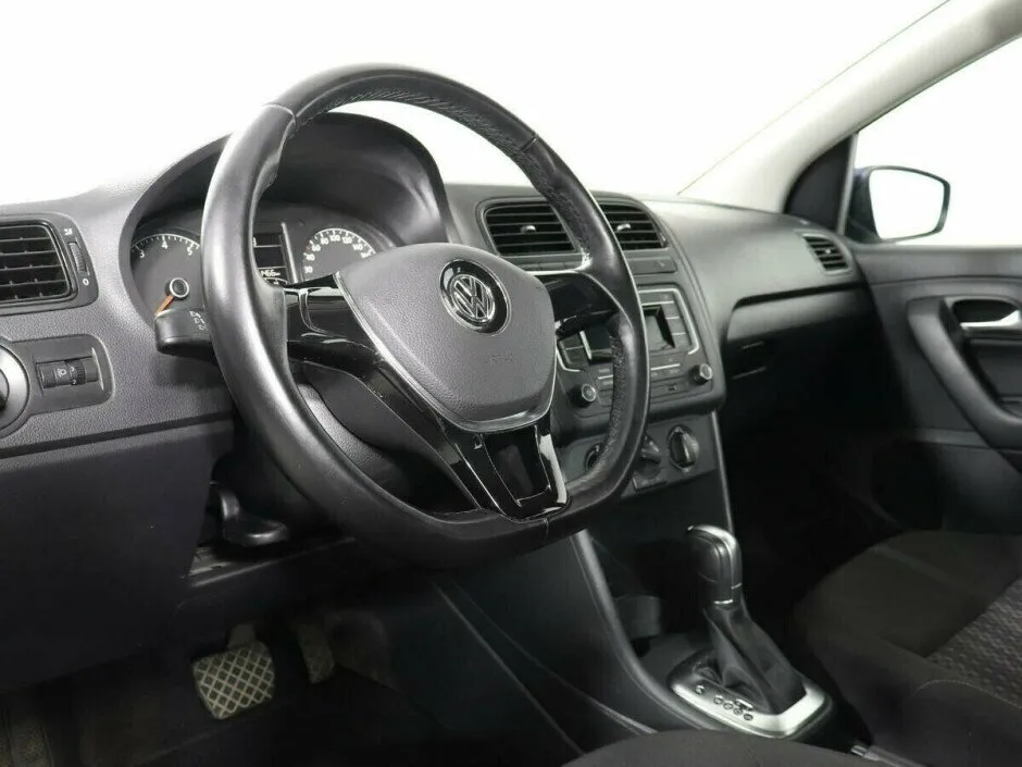 Volkswagen Polo V Рестайлинг — фото 5