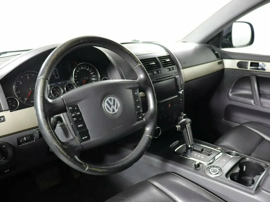 Volkswagen Touareg I — фото 5