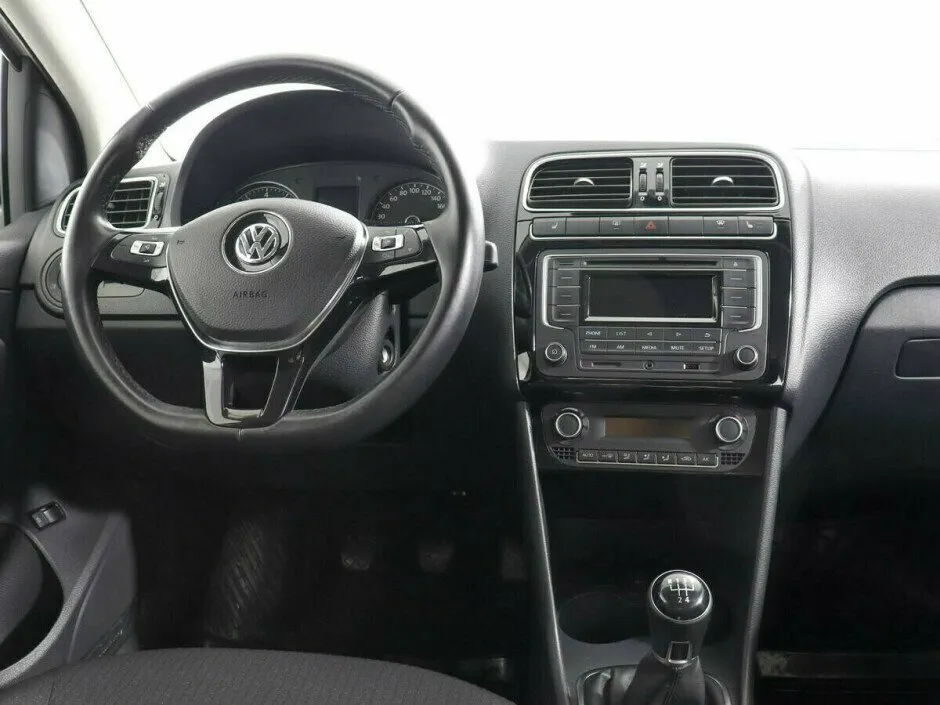 Volkswagen Polo V Рестайлинг — фото 5