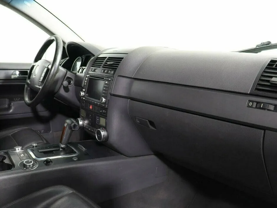 Volkswagen Touareg I Рестайлинг — фото 5