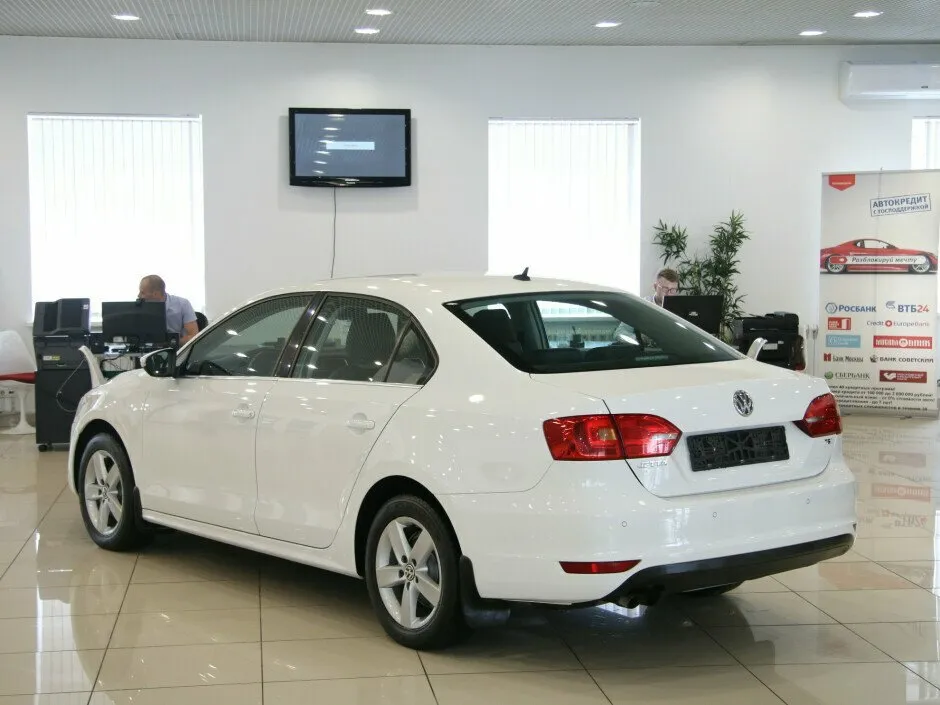 Volkswagen Jetta VI Рестайлинг — фото 3