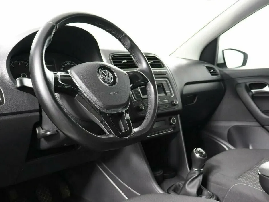 Volkswagen Polo V Рестайлинг — фото 5