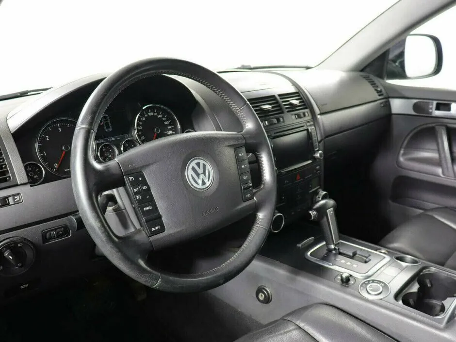 Volkswagen Touareg I — фото 5