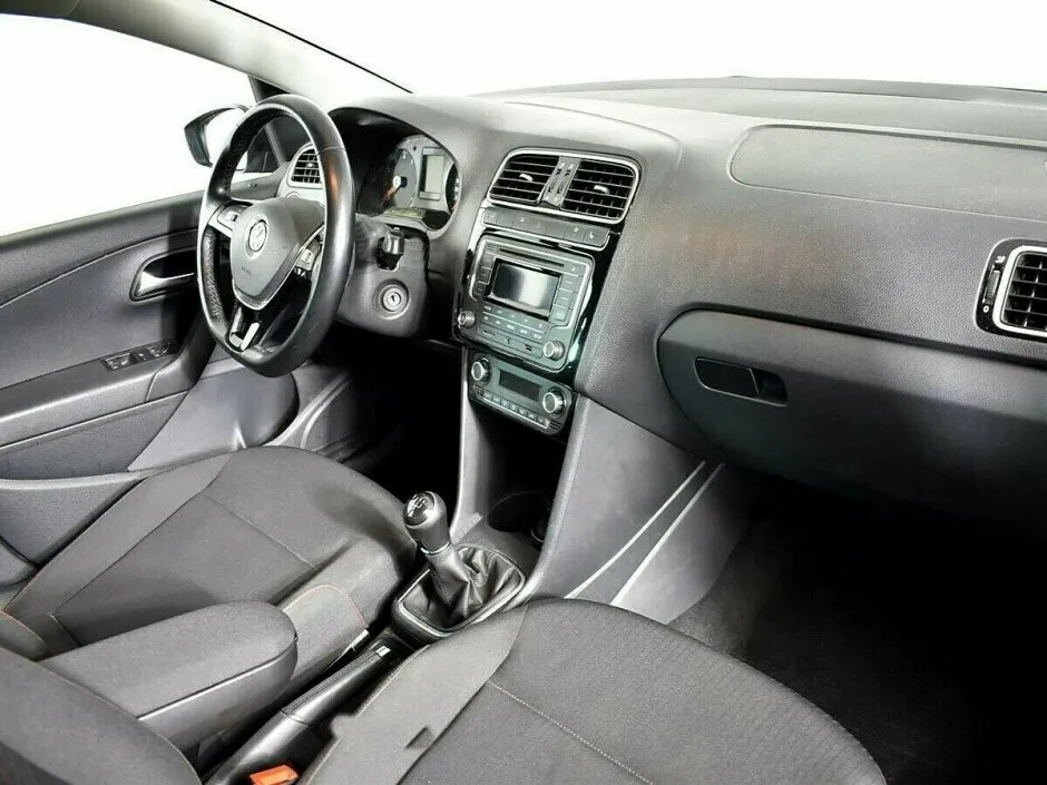 Volkswagen Polo V Рестайлинг — фото 5