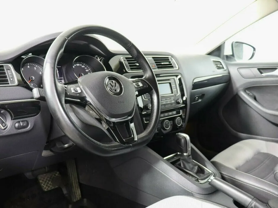 Volkswagen Jetta VI Рестайлинг — фото 5