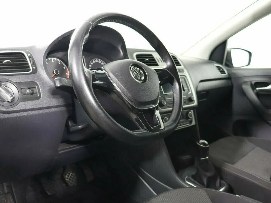 Volkswagen Polo V Рестайлинг — фото 5