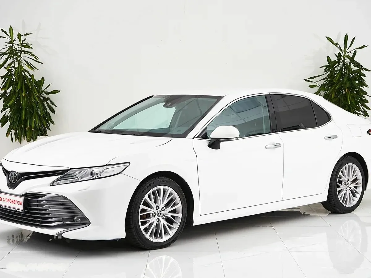 Toyota Camry VIII (XV70)