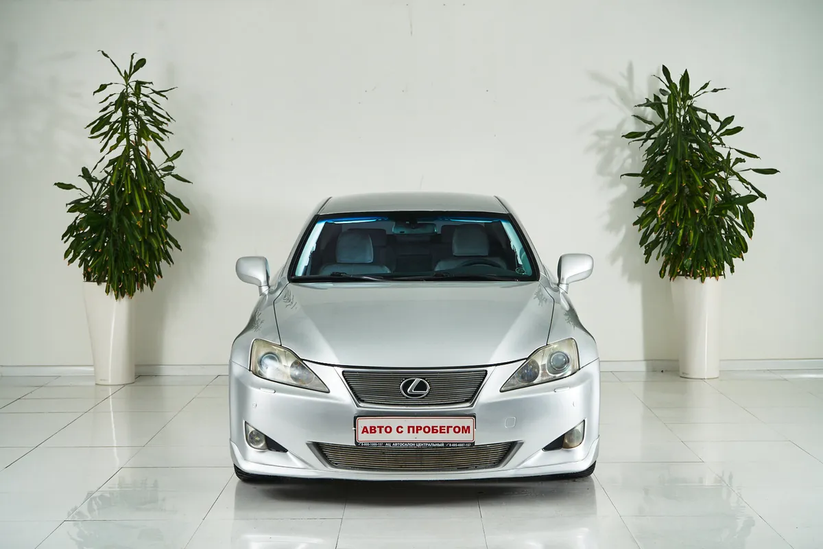 Lexus IS II Рестайлинг — фото 2