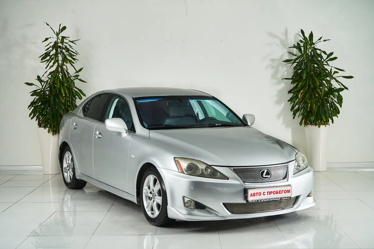 Lexus IS II Рестайлинг — фото 3