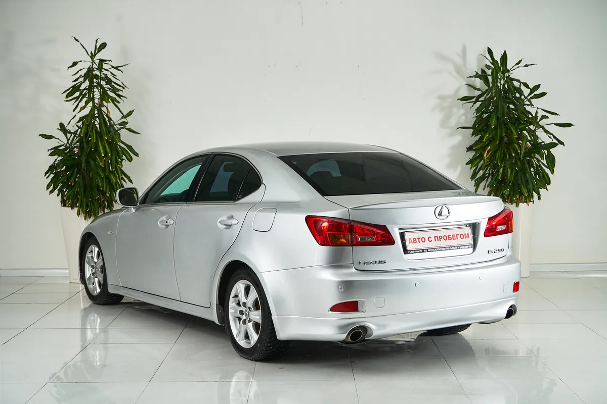 Lexus IS II Рестайлинг — фото 4
