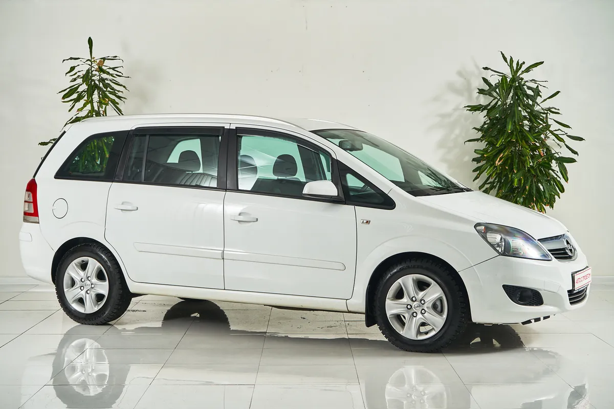 Opel Zafira B Рестайлинг — фото 3