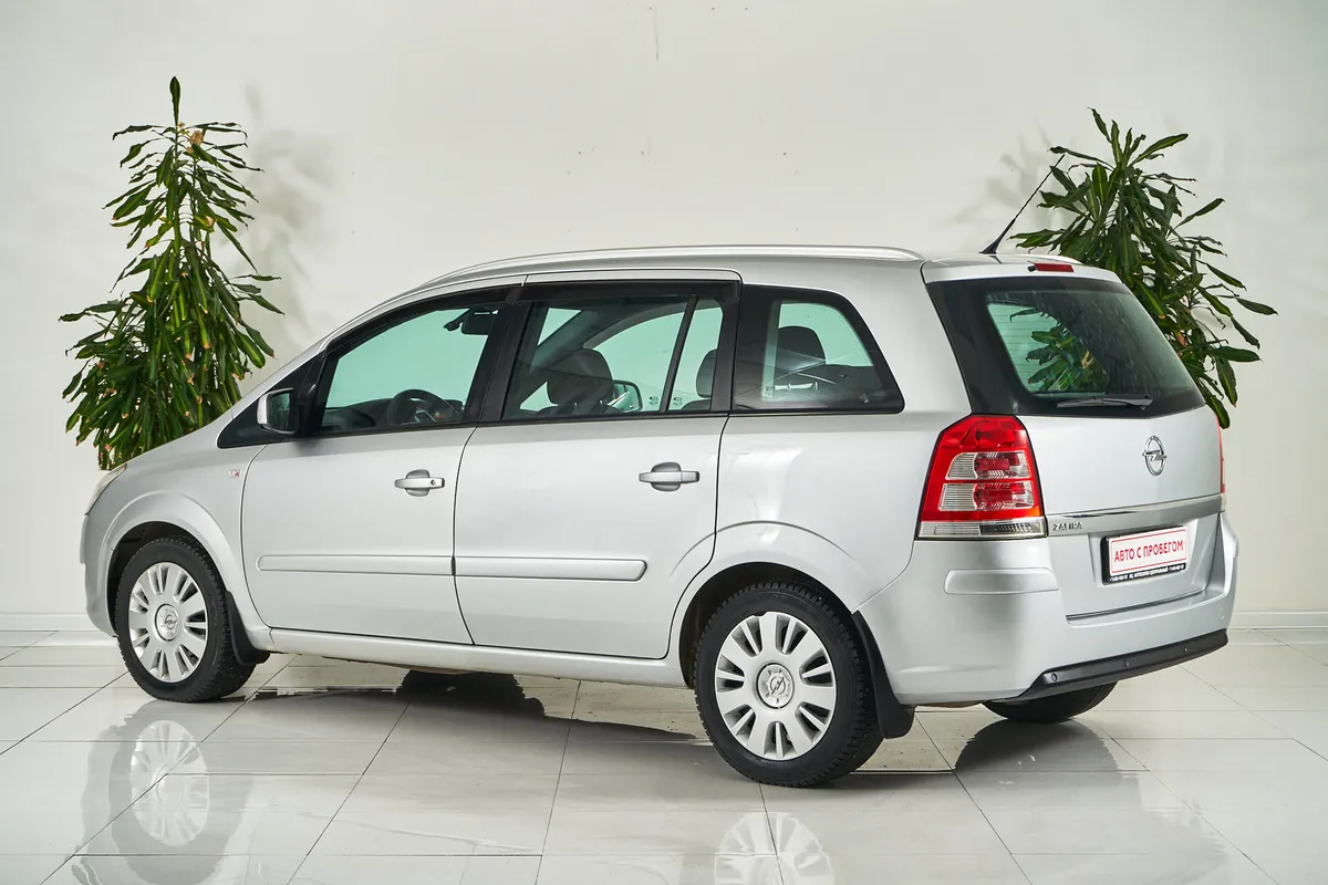 Opel Zafira B Рестайлинг — фото 4