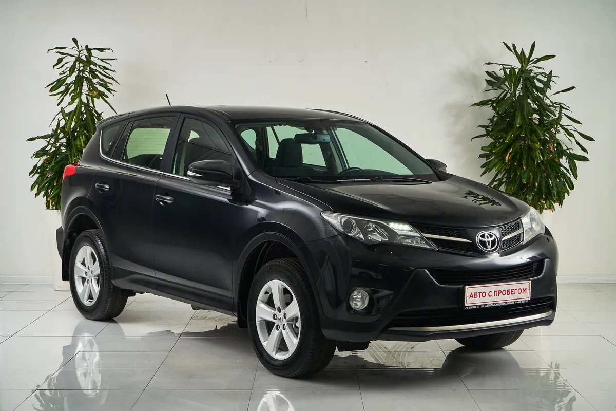 Toyota RAV4 IV (XA40) — фото 3