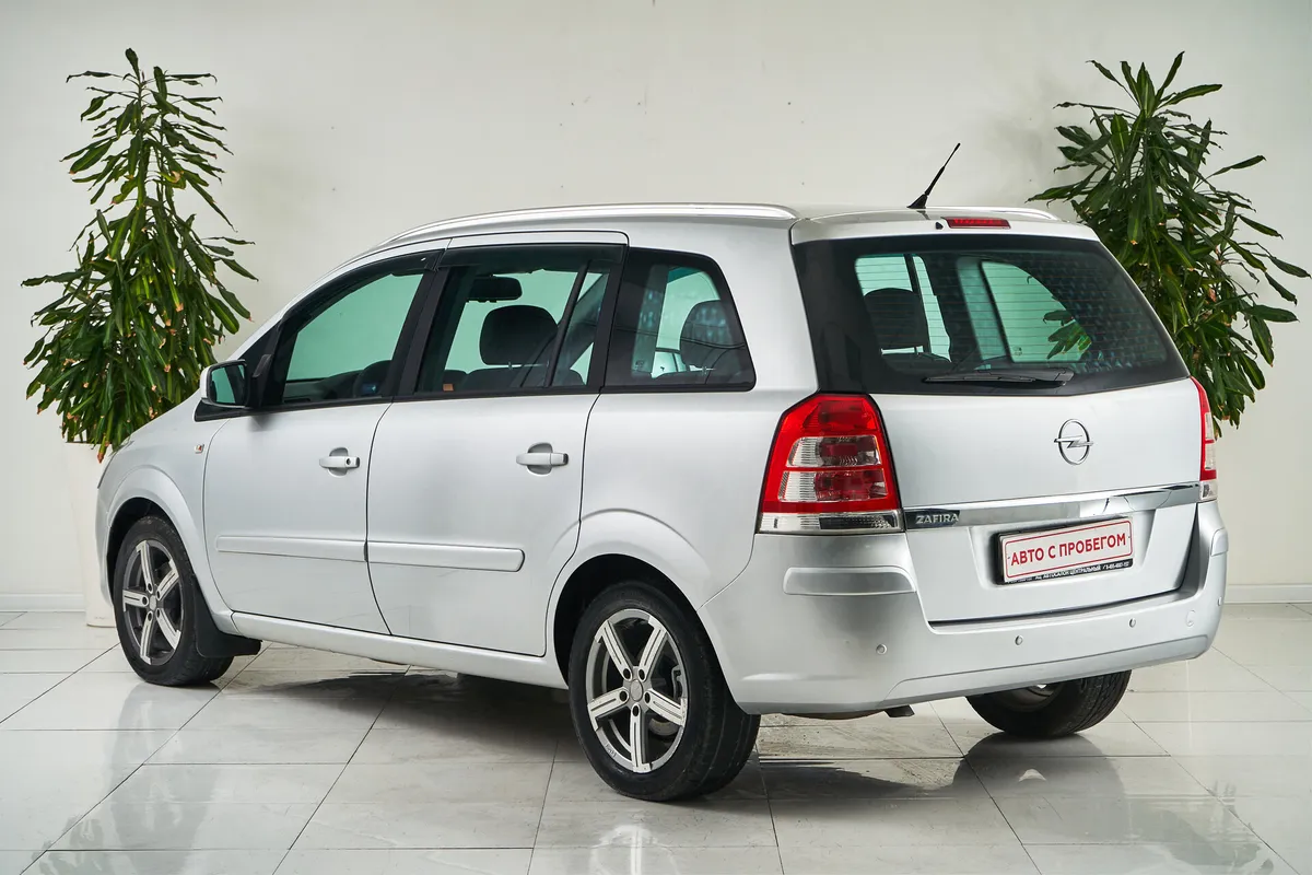 Opel Zafira B Рестайлинг — фото 4