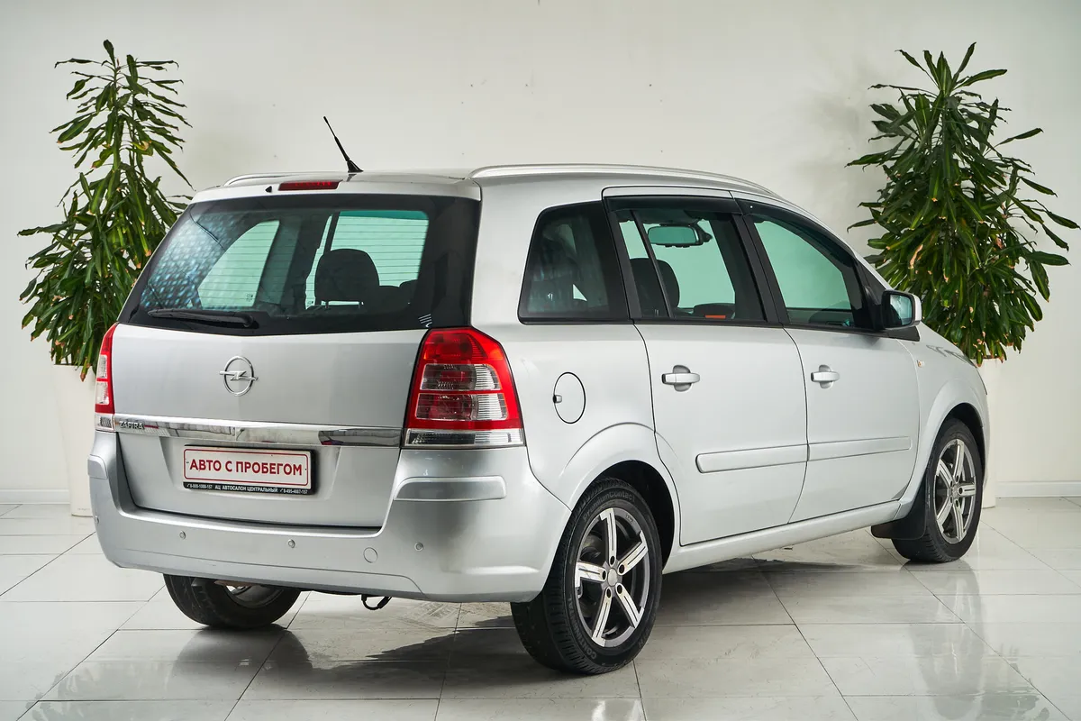 Opel Zafira B Рестайлинг — фото 5