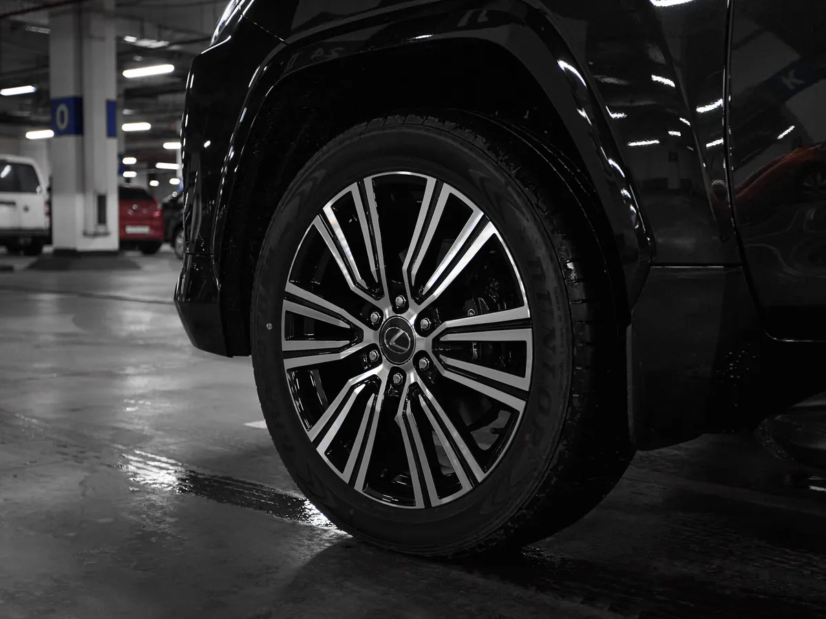 Lexus LX IV — фото 5