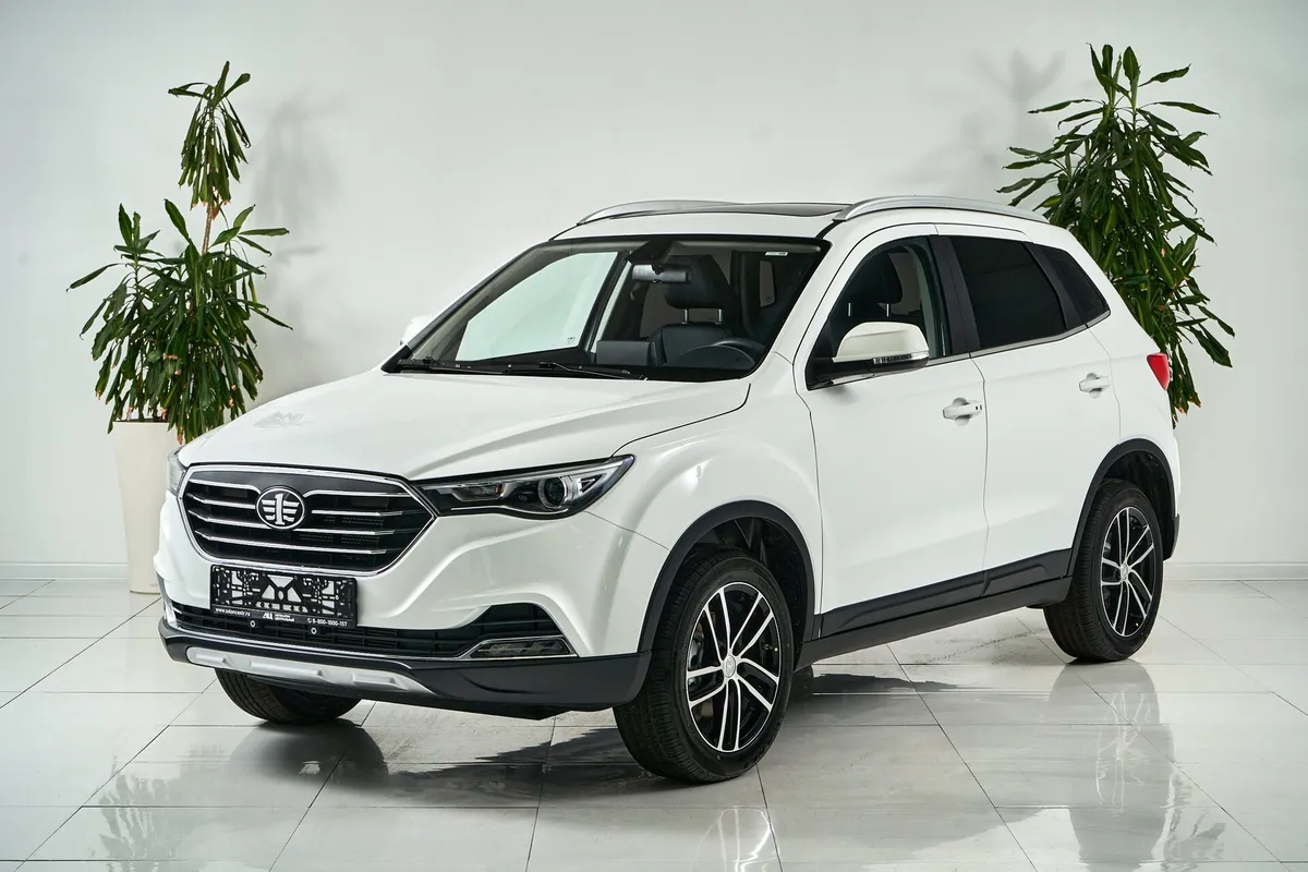 FAW Besturn X40 I · Luxury