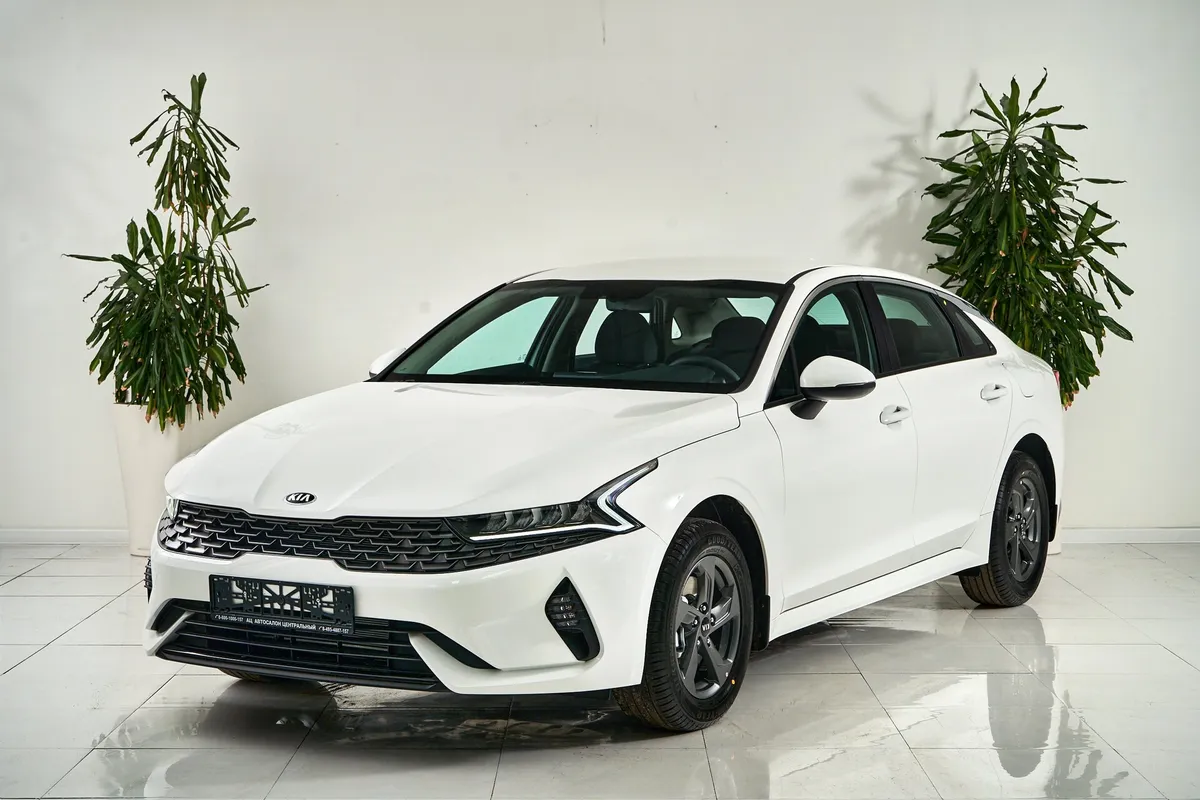 Kia K5 III · Classic