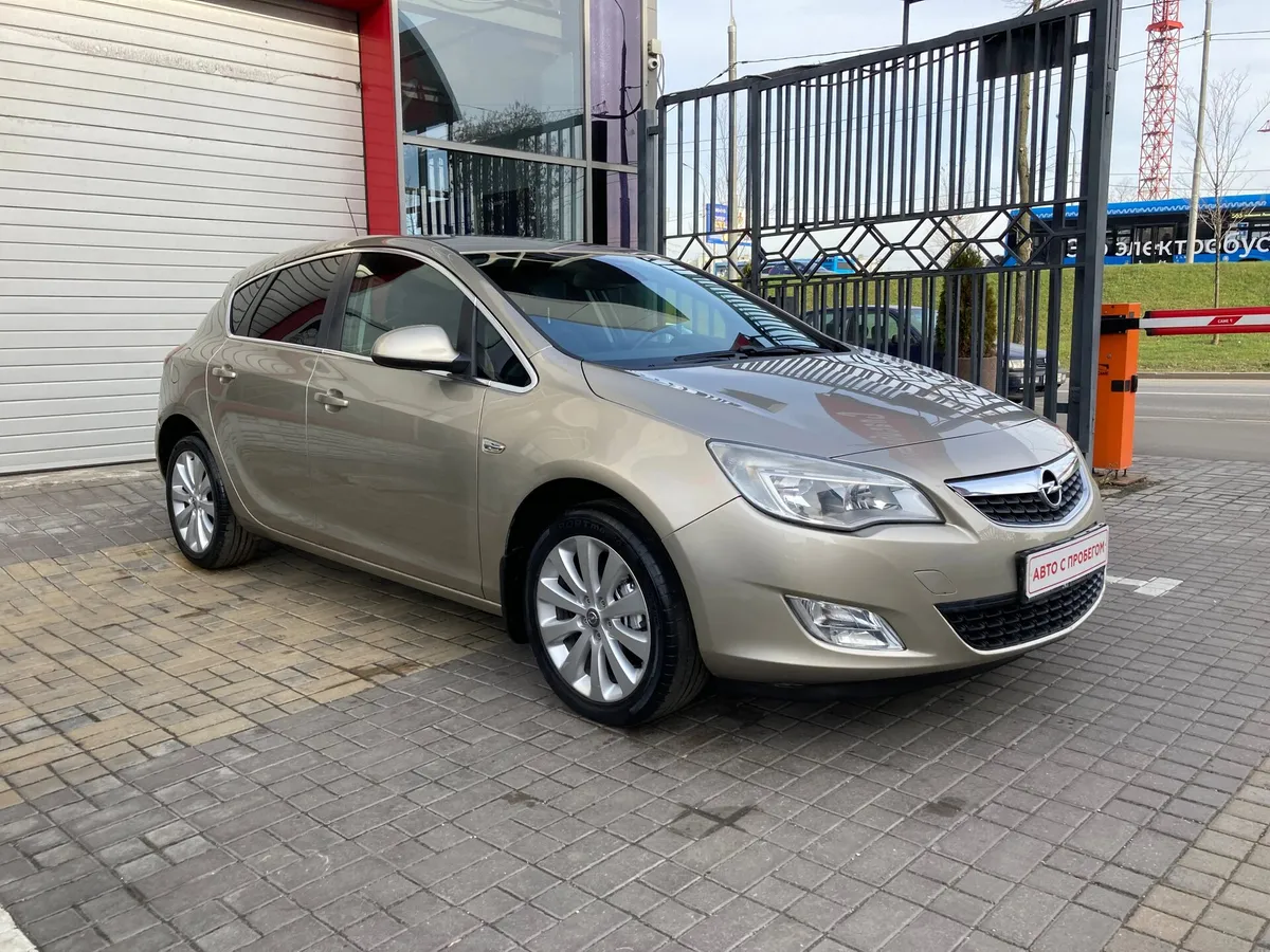 Opel Astra J — фото 3