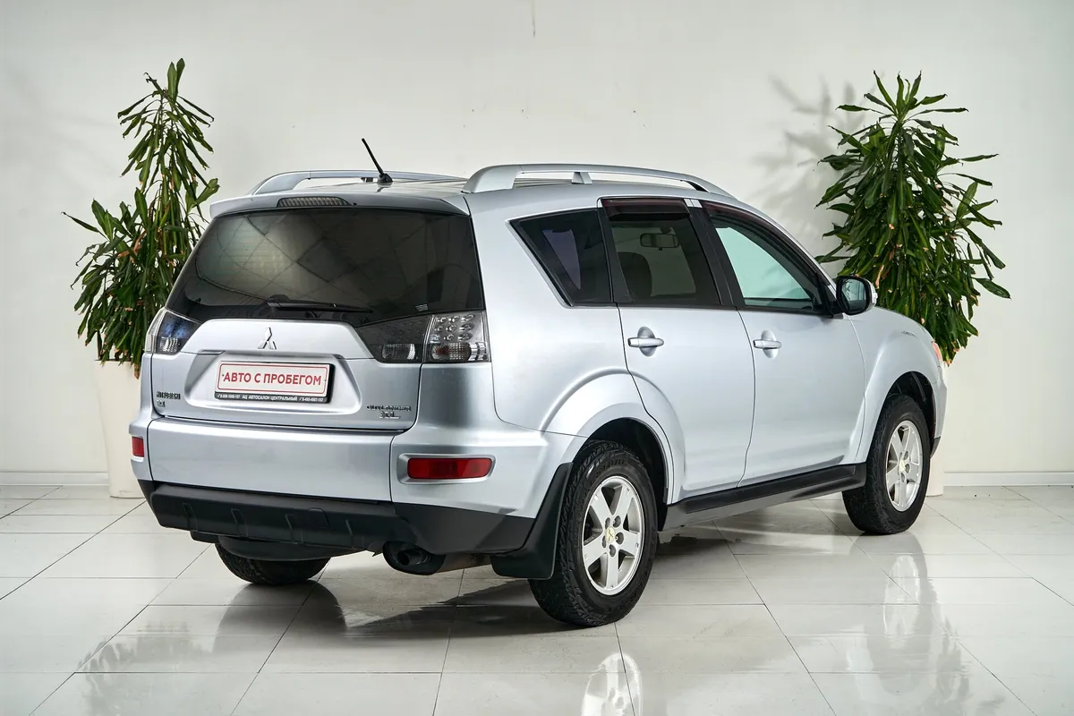 Mitsubishi Outlander II Рестайлинг — фото 5