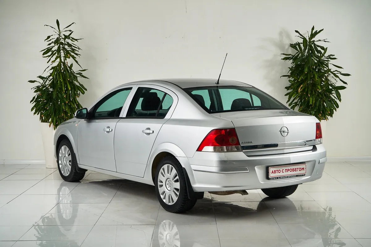 Opel Astra H Рестайлинг — фото 4