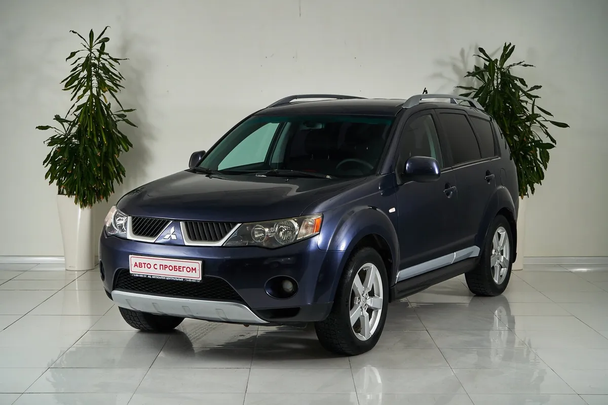 Mitsubishi Outlander II · Invite