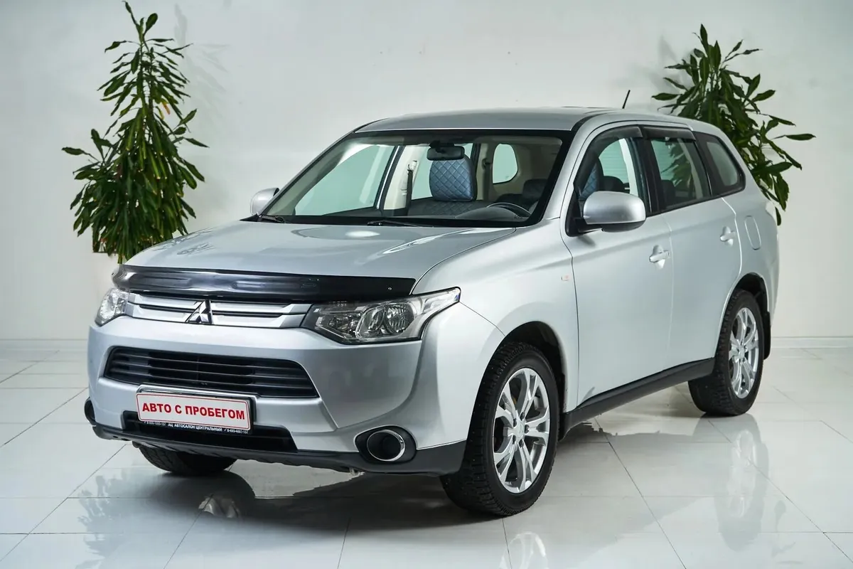 Mitsubishi Outlander III · Inform