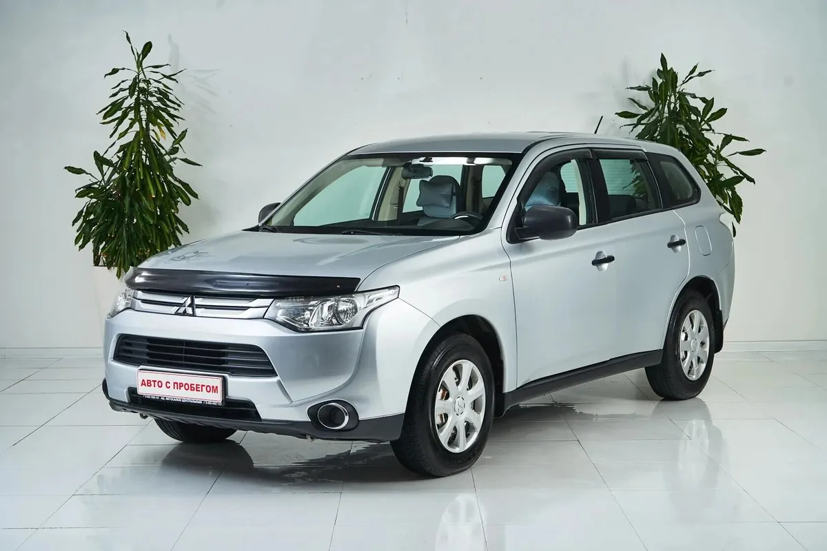 Mitsubishi Outlander III · Invite