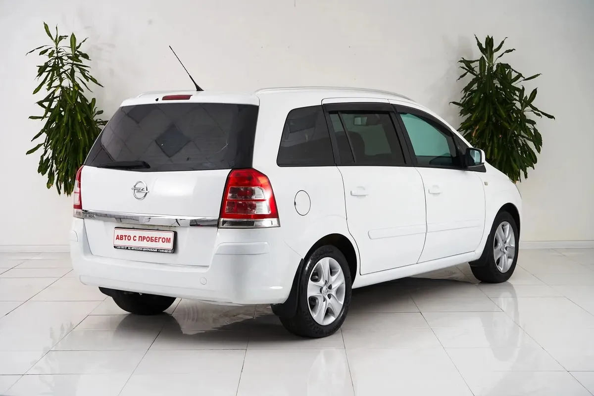 Opel Zafira B Рестайлинг — фото 5