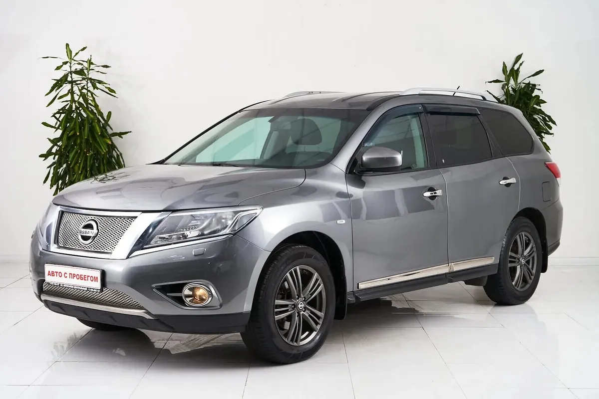 Nissan Pathfinder IV · Mid