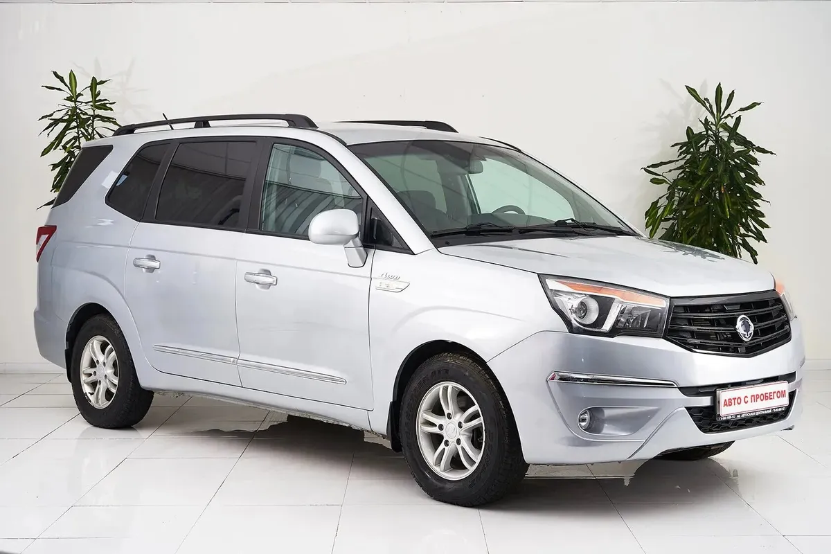 SsangYong Stavic I — фото 3