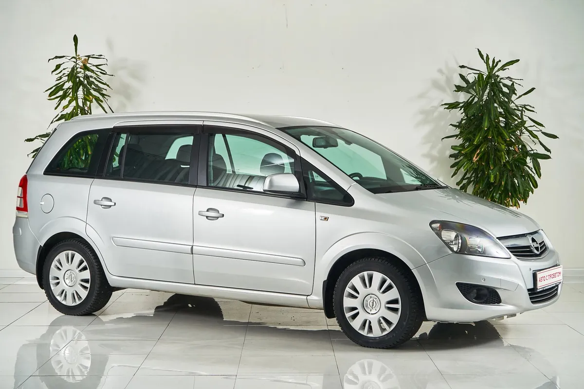 Opel Zafira B Рестайлинг — фото 3