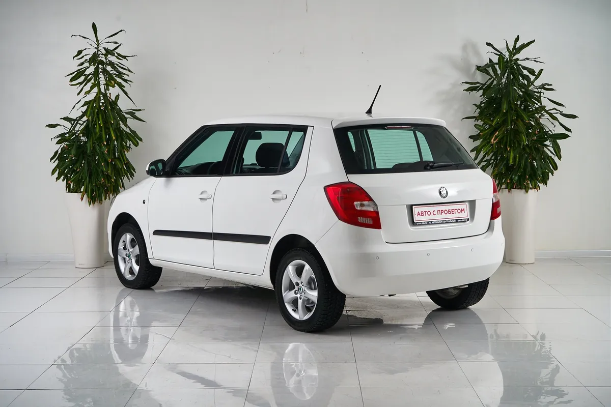 Skoda Fabia II Рестайлинг — фото 4