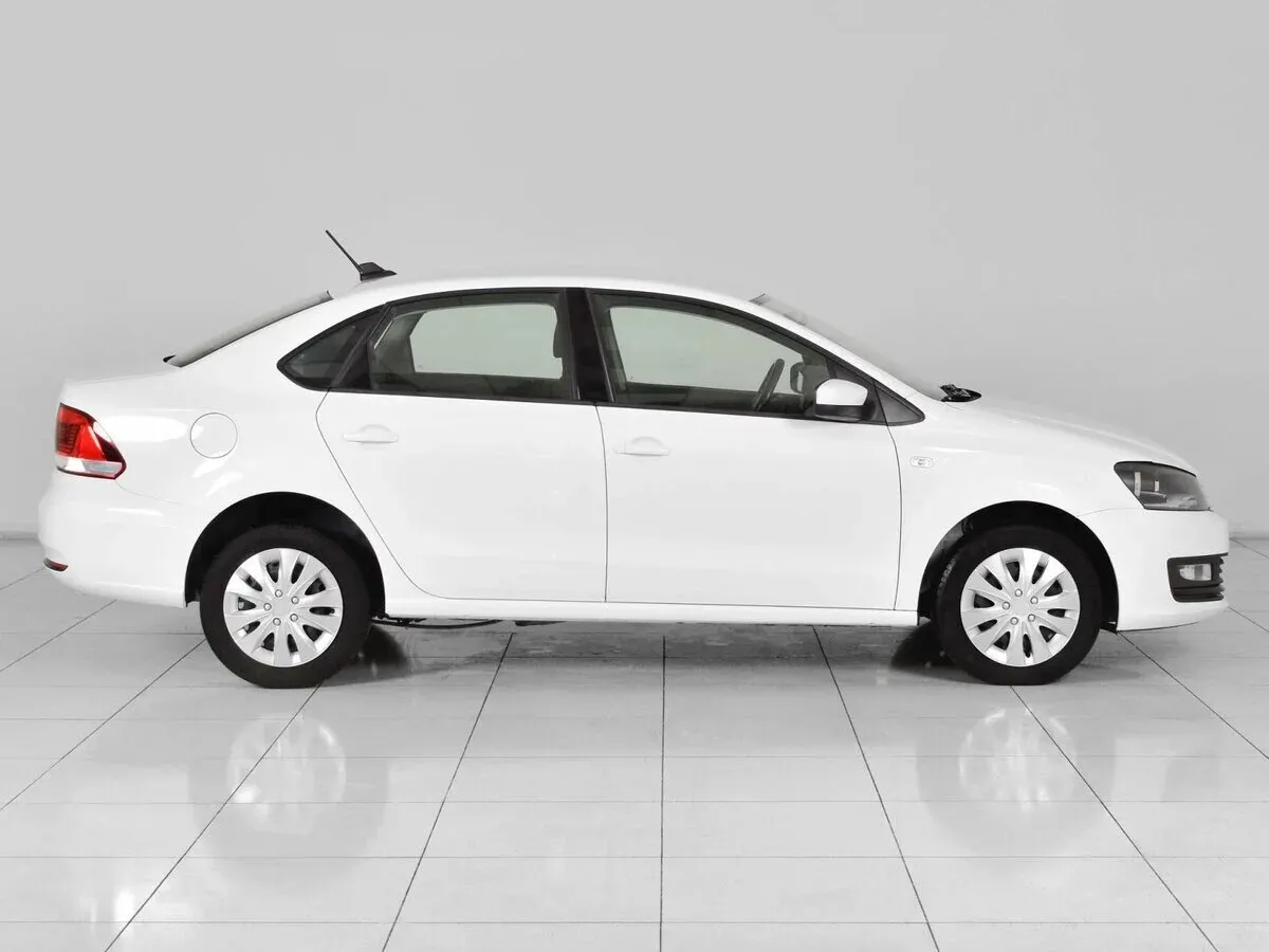 Volkswagen Polo V Рестайлинг — фото 4