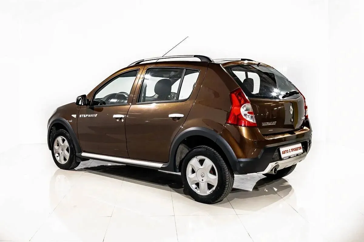 Renault Sandero I — фото 2