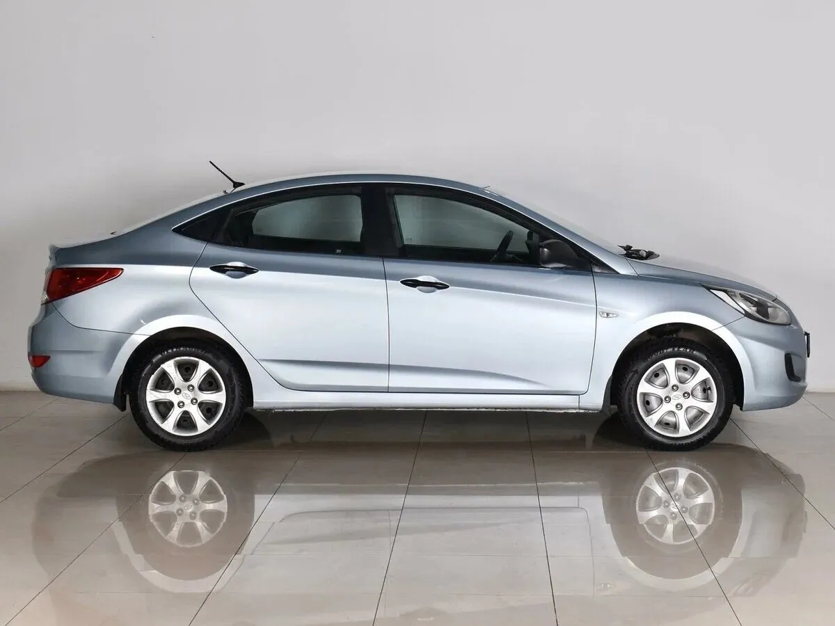 Hyundai Solaris I — фото 5