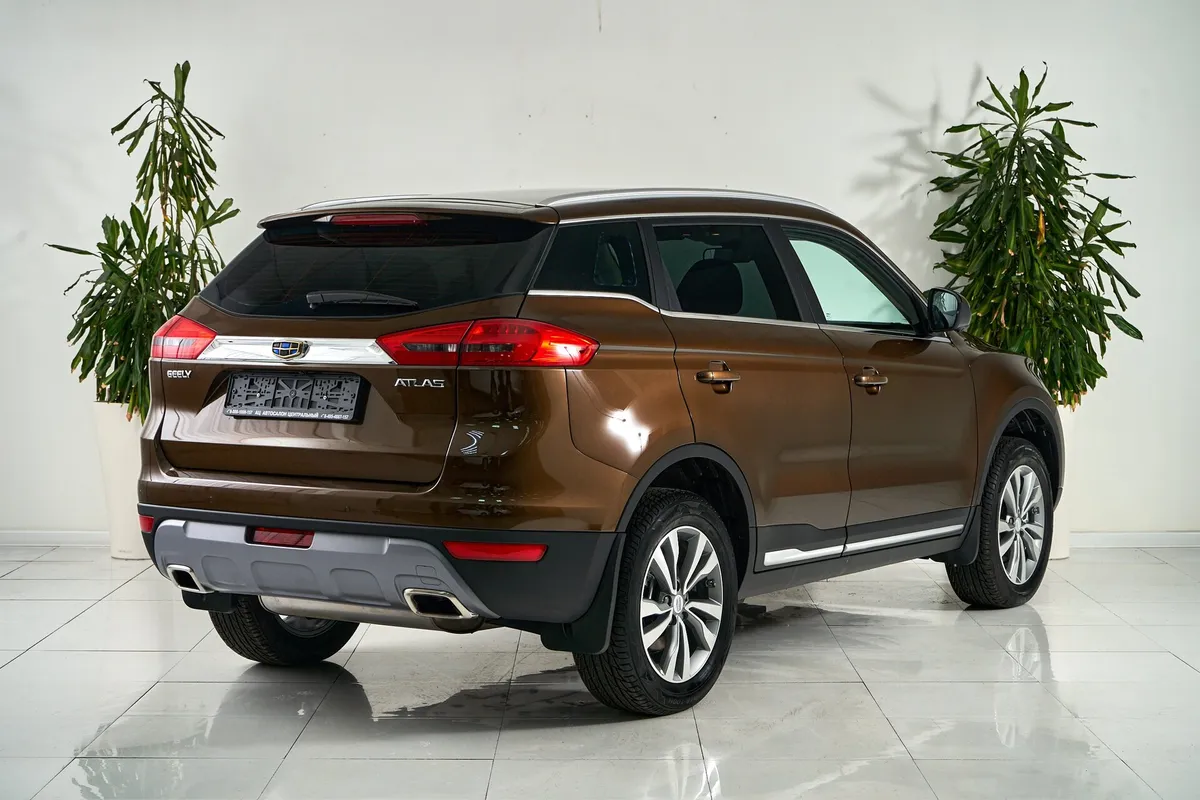 Geely Atlas I · Luxury LED + Yandex Auto — фото 5