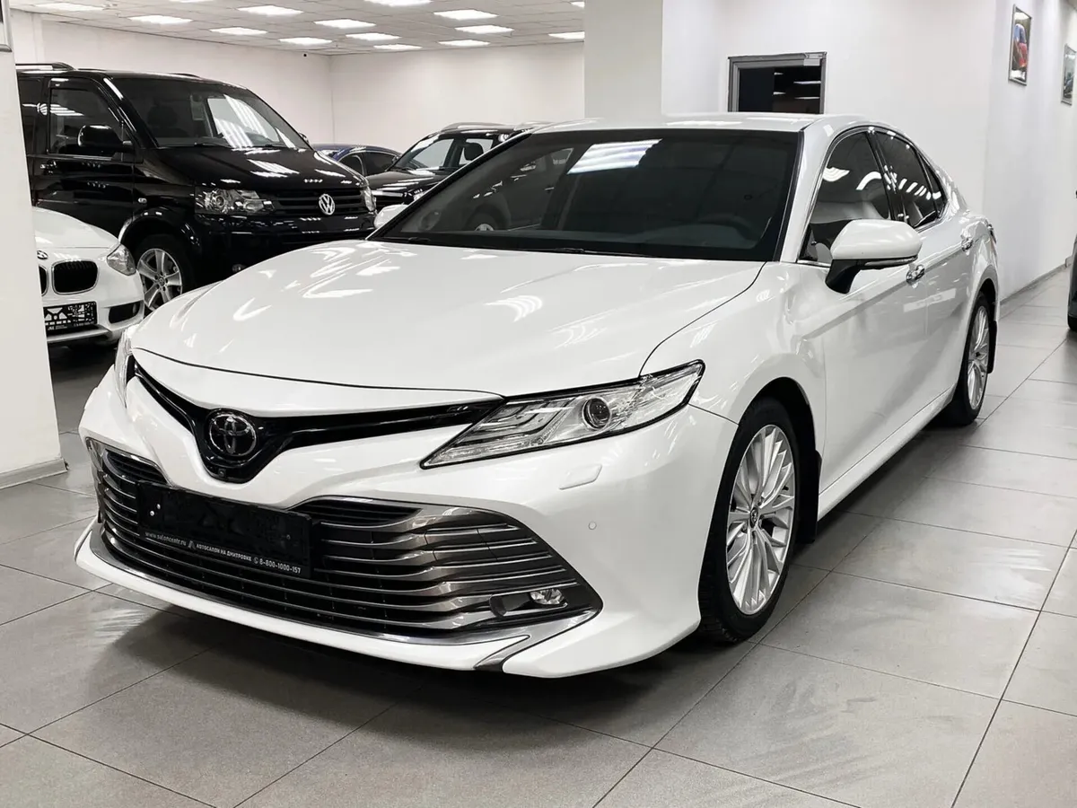 Toyota Camry VIII (XV70)