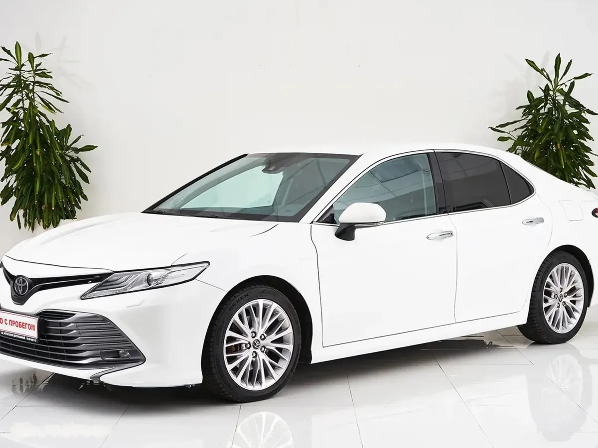 Toyota Camry VIII (XV70)