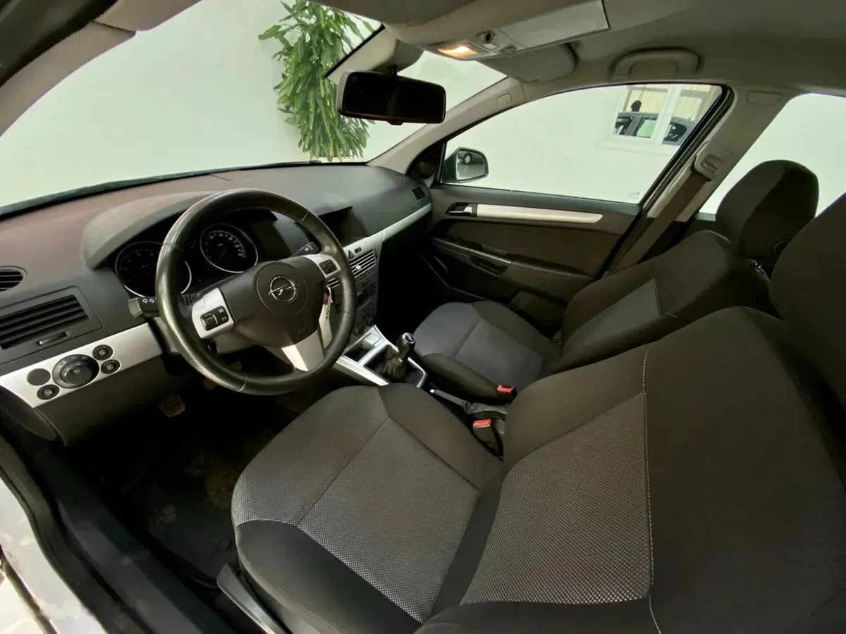 Opel Astra H Рестайлинг — фото 5