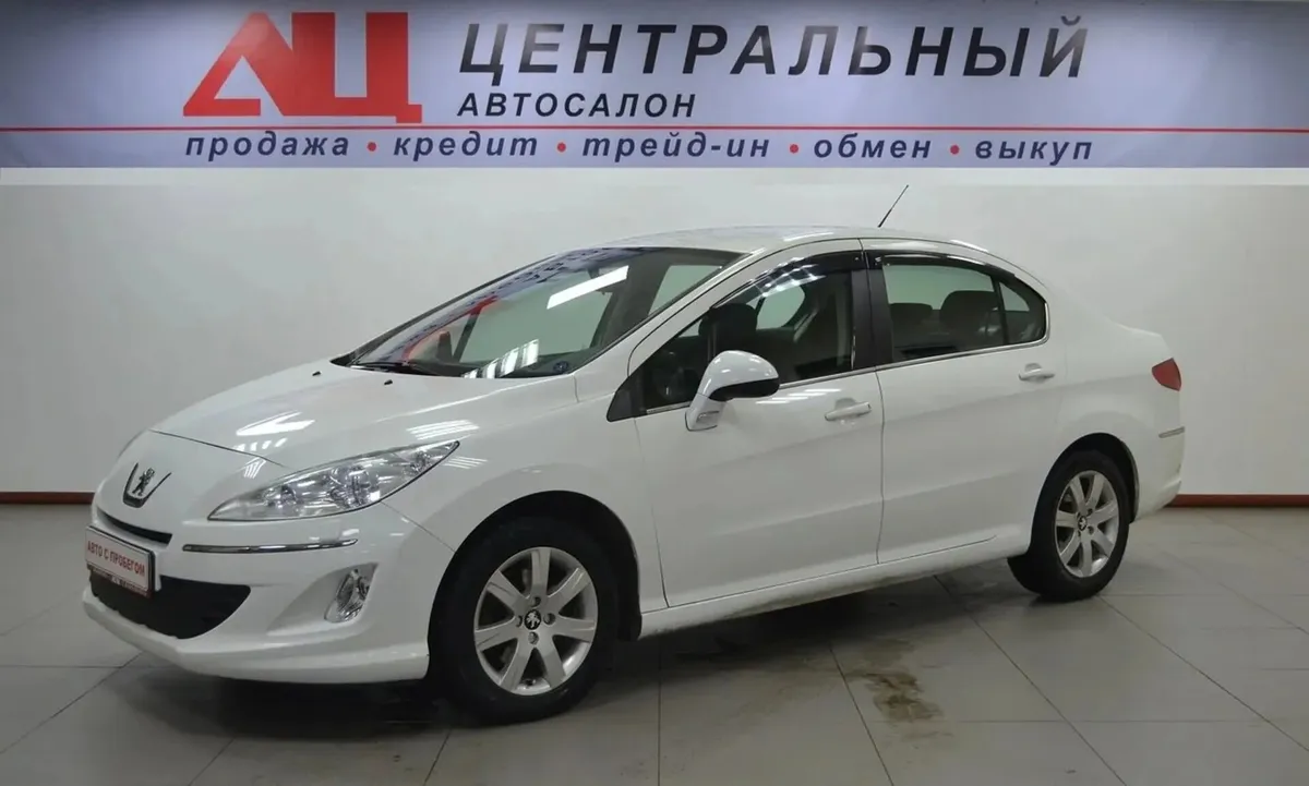 Peugeot 408 I · Style