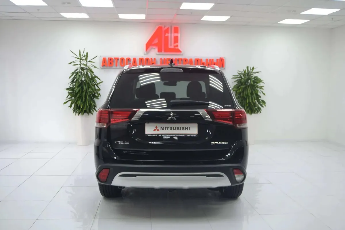 Mitsubishi Outlander III Рестайлинг 3 · Invite — фото 4