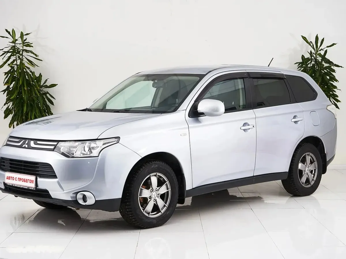Mitsubishi Outlander III · Invite