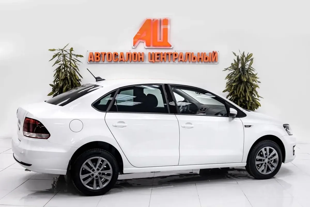 Volkswagen Polo V Рестайлинг · Highline 15-18 — фото 3