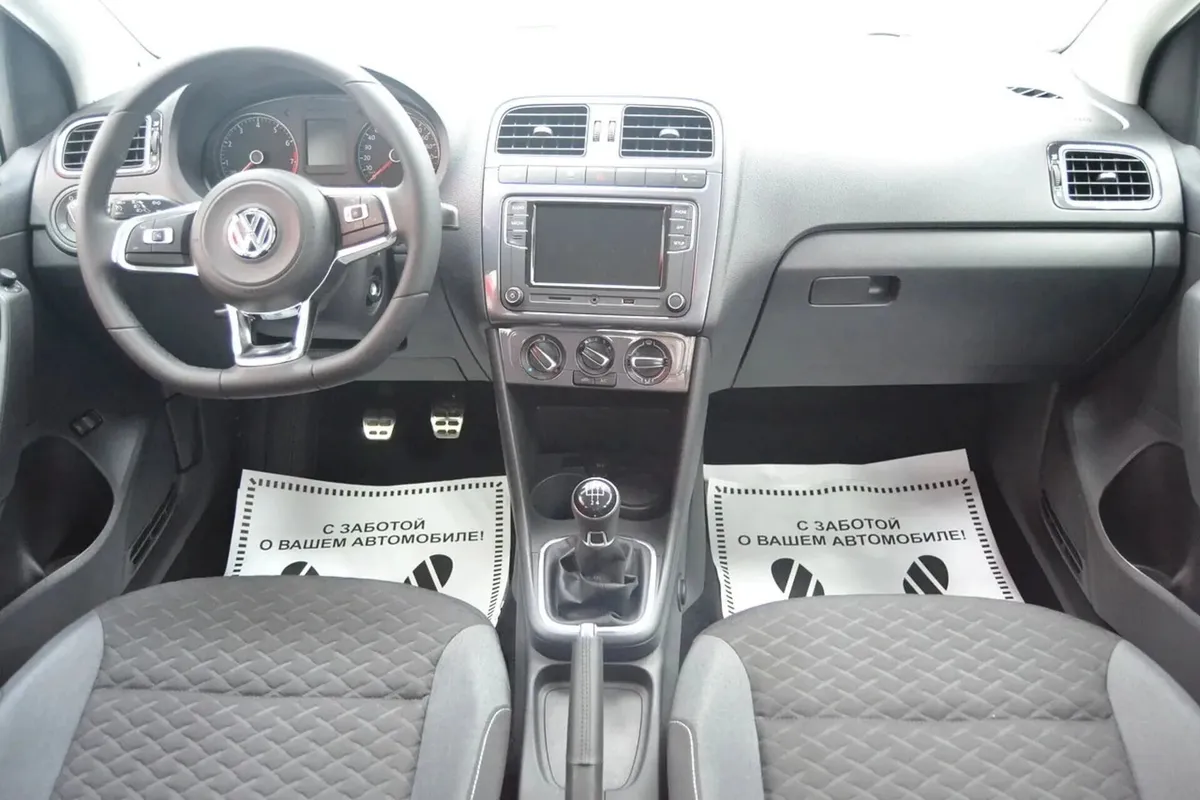 Volkswagen Polo V Рестайлинг · Highline 15-18 — фото 4