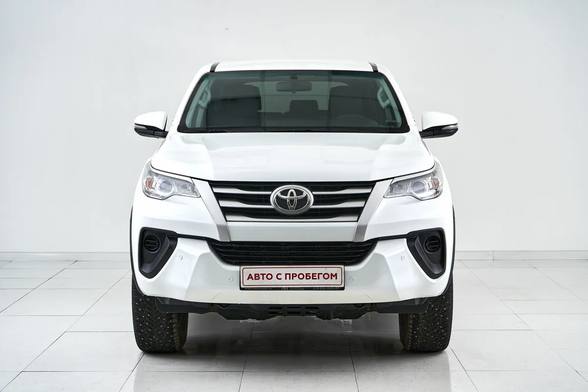 Toyota Fortuner II · Стандарт — фото 2