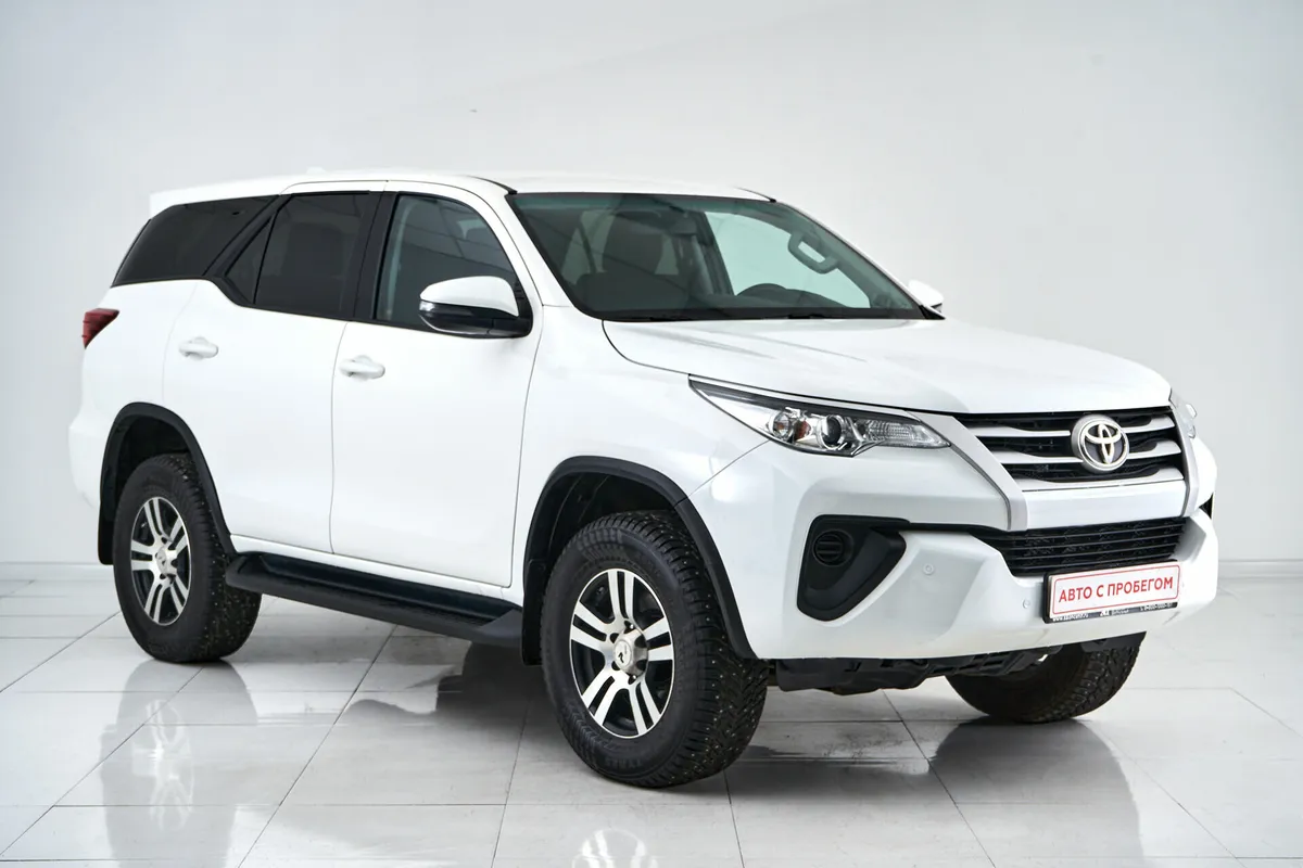 Toyota Fortuner II · Стандарт — фото 3