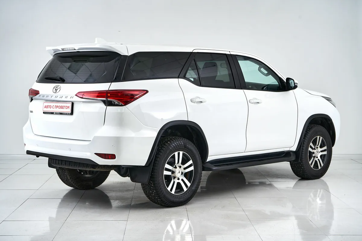Toyota Fortuner II · Стандарт — фото 5